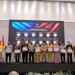 Bupati Bengkalis Terima Penghargaan Kepatuhan Pelayanan Publik Tahun 2024 Dari Ombudsman RI IMG-20241217-WA0061