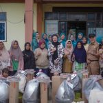 Ketua TP PKK Kabupaten Solok Serahkan Bantuan untuk Korban Bencana Hidormeteorologi IMG-20251231-WA0030