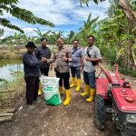 Kapolsek KSKP Dumai Serahkan Bantuan Pupuk kepada Kelompok Tani Jagung di Kelurahan Pangkalan Sesai IMG-20260519-WA0045