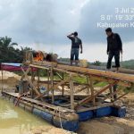 Polsek Singingi Tertibkan Aktivitas PETI di Desa Kebun Lado, Satu Unit Rakit Dimusnahkan 42faa4ec-c280-4756-bc85-bfd9b6c329e2