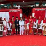 Wakil Bupati Solok Pimpin Upacara Penurunan Bendera HUT ke-81 RI di GOR Batu Batupang IMG-20260818-WA0024