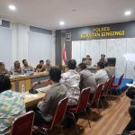 Jelang Pacu Jalur Nasional, Kapolres Kuansing Matangkan Pengamanan di Tepian Narosa b717f3fc-1f82-46c4-b24e-1d71f7213f4b