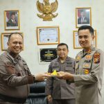 Hangat dan Penuh Keakraban, Kapolres Kuansing Pererat Silaturahmi dengan Kejaksaan 2f49d9ad-3710-45ad-a931-f00426c136a0