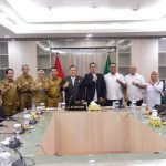 Pertemuan dengan Gubernur, PWI Riau Bahas Program Kerja 2027, Kegiatan HPN dan Porwanas IMG-20261006-WA0001